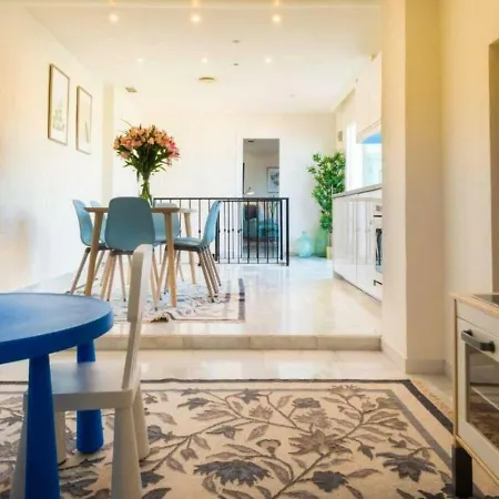 ✰ Luxurious 5 Bedroom Penthouse. Sea Views. Hot Tub. Bbq. Golden Mile Lägenhet Marbella
