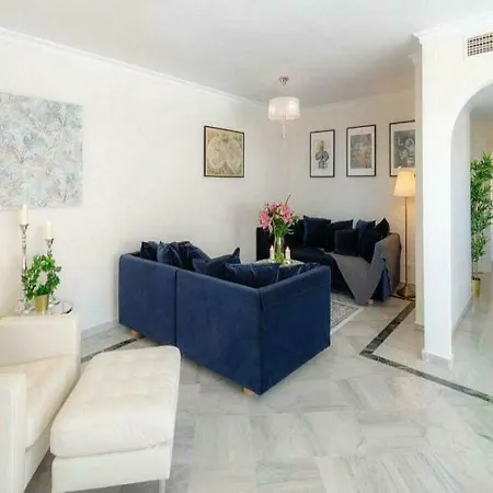✰ Luxurious 5 Bedroom Penthouse. Sea Views. Hot Tub. Bbq. Golden Mile * 马尔韦利亚