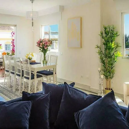 ✰ Luxurious 5 Bedroom Penthouse. Sea Views. Hot Tub. Bbq. Golden Mile شقة ماربيا