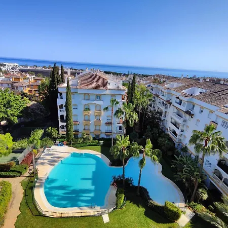 شقة ✰ Luxurious 5 Bedroom Penthouse. Sea Views. Hot Tub. Bbq. Golden Mile ماربيا