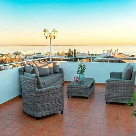 ✰ Luxurious 5 Bedroom Penthouse. Sea Views. Hot Tub. Bbq. Golden Mile 马尔韦利亚