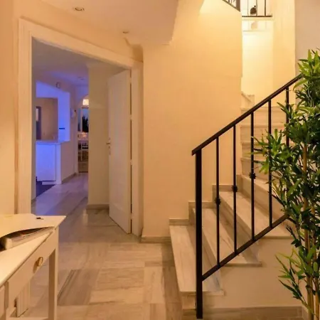 ✰ Luxurious 5 Bedroom Penthouse. Sea Views. Hot Tub. Bbq. Golden Mile 马尔韦利亚