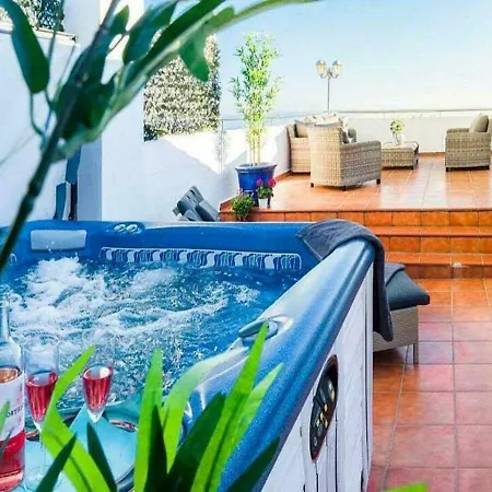 公寓 ✰ Luxurious 5 Bedroom Penthouse. Sea Views. Hot Tub. Bbq. Golden Mile *