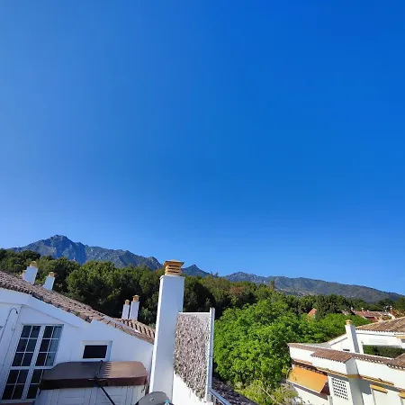✰ Luxurious 5 Bedroom Penthouse. Sea Views. Hot Tub. Bbq. Golden Mile شقة