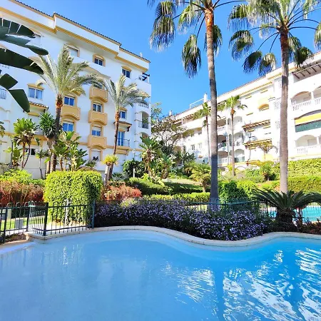✰ Luxurious 5 Bedroom Penthouse. Sea Views. Hot Tub. Bbq. Golden Mile 马尔韦利亚