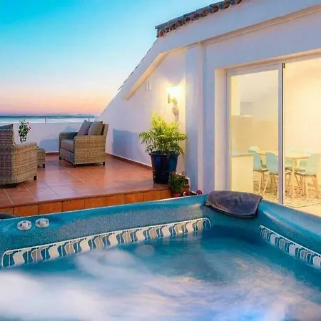 ✰ Luxurious 5 Bedroom Penthouse. Sea Views. Hot Tub. Bbq. Golden Mile 公寓 马尔韦利亚